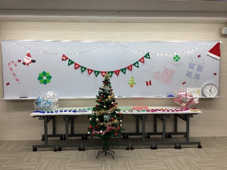 クリスマス会での教室の飾り付け（神戸校）