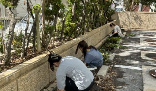 【石垣島本校】生徒と一緒に学校美化作業