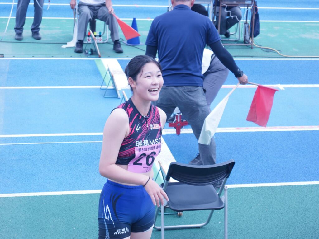 学校名入りのユニフォーム