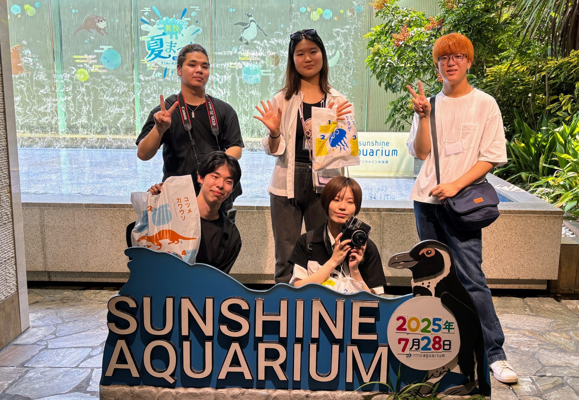 サンシャイン水族館で集合写真