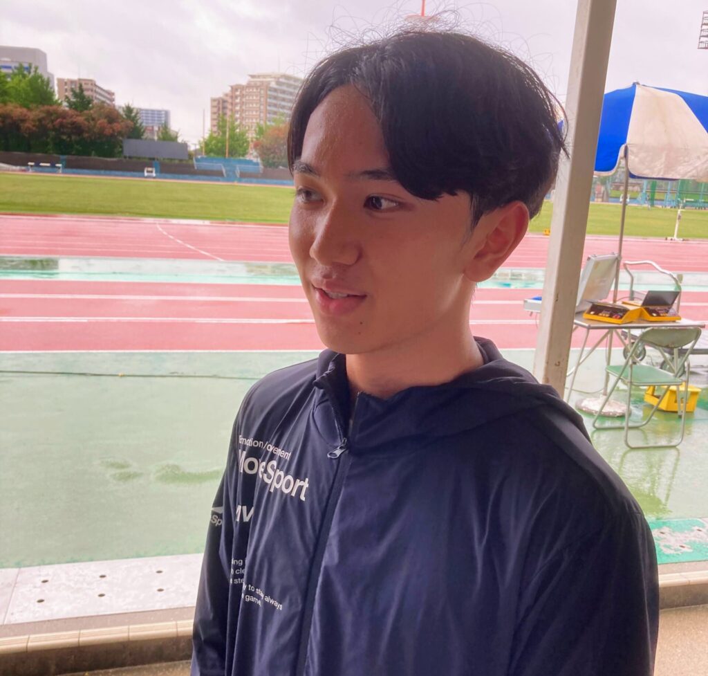 インタビューに応える田村さん