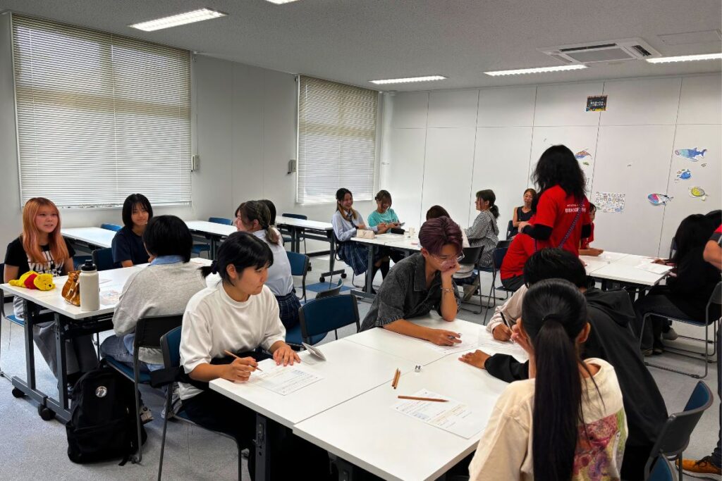 秋のオープンキャンパスフェスティバル 石垣島キャンパス会場 特別活動体験(ペーパータワーでチームビルディング)