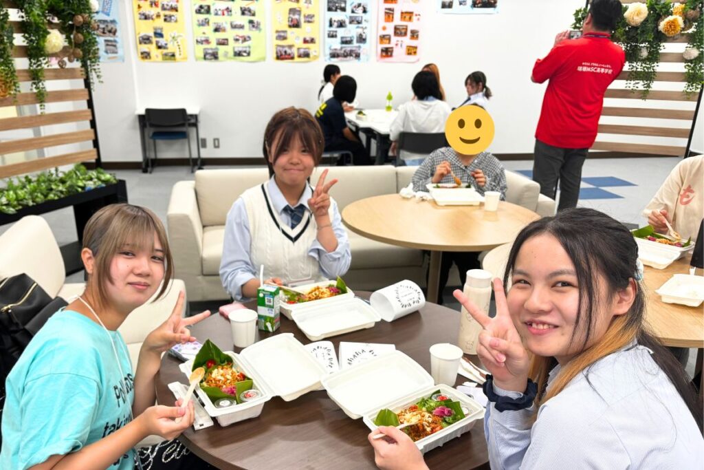 秋のオープンキャンパスフェスティバル 石垣島キャンパス会場 昼休み(みんなでランチ)