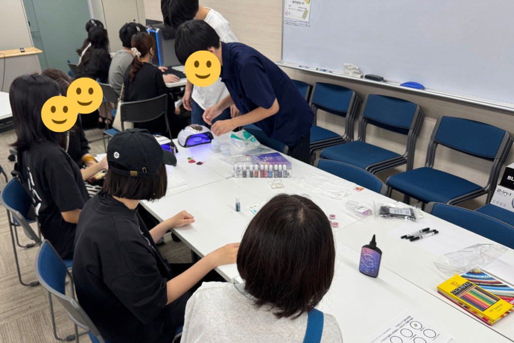 秋のオープンキャンパスフェスティバル 神戸キャンパス会場 レジンアクセサリー
