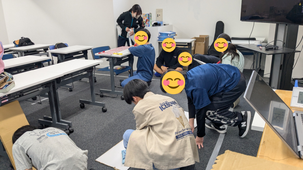 オープンキャンパスフェスティバルの装飾作成中